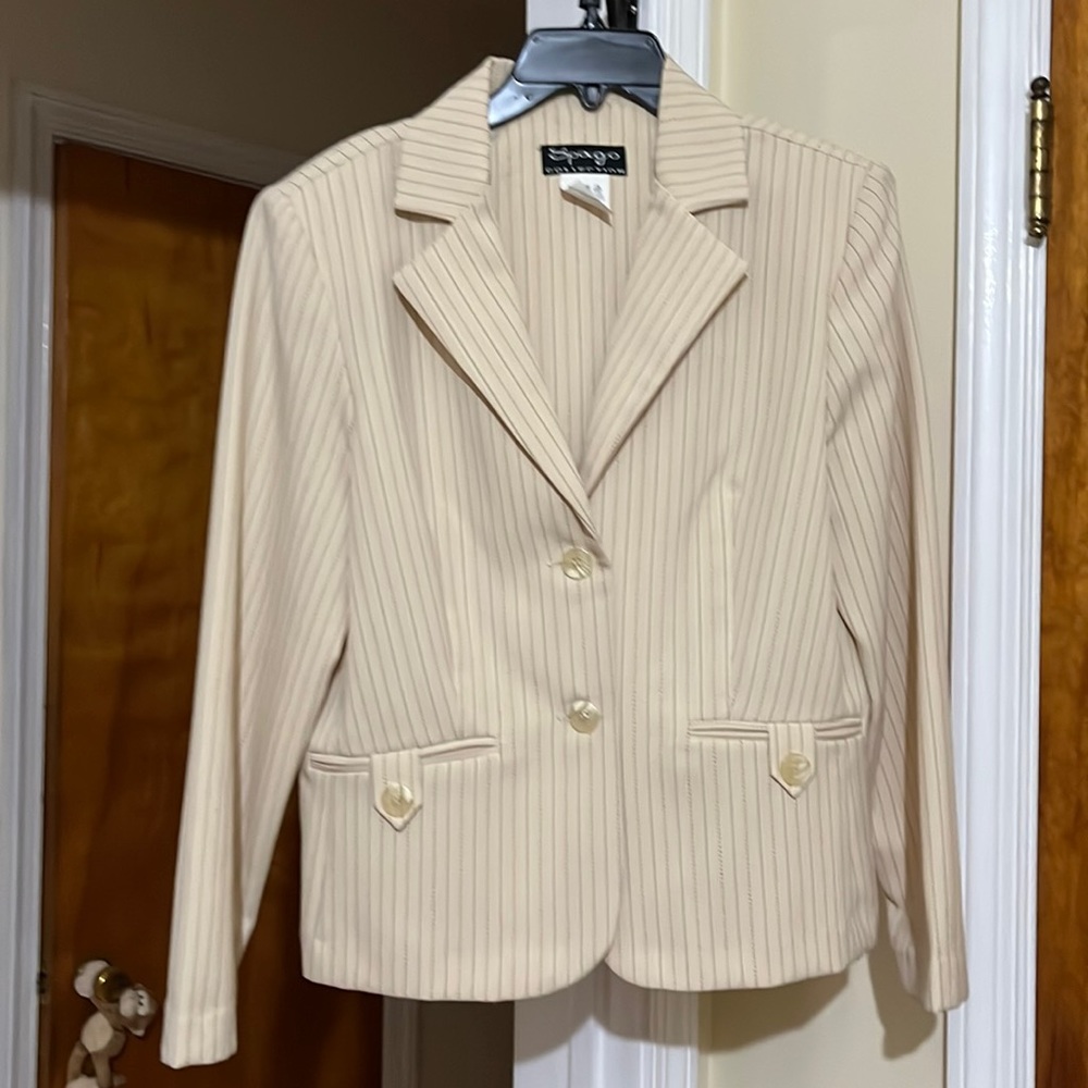 Spago size 10 cream summer blazer.